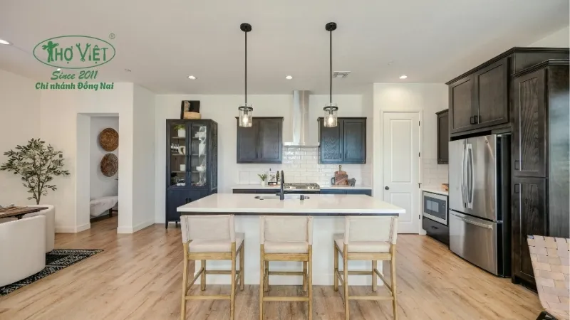 Cải tạo trần nhà dùng đèn LED âm trần, đèn treo nhỏ gọn