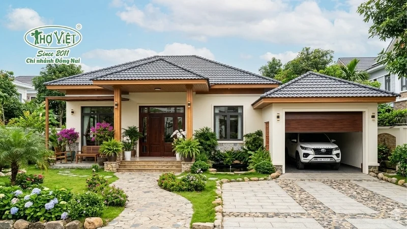 Nhà cấp 4 có gara ô tô bên hông